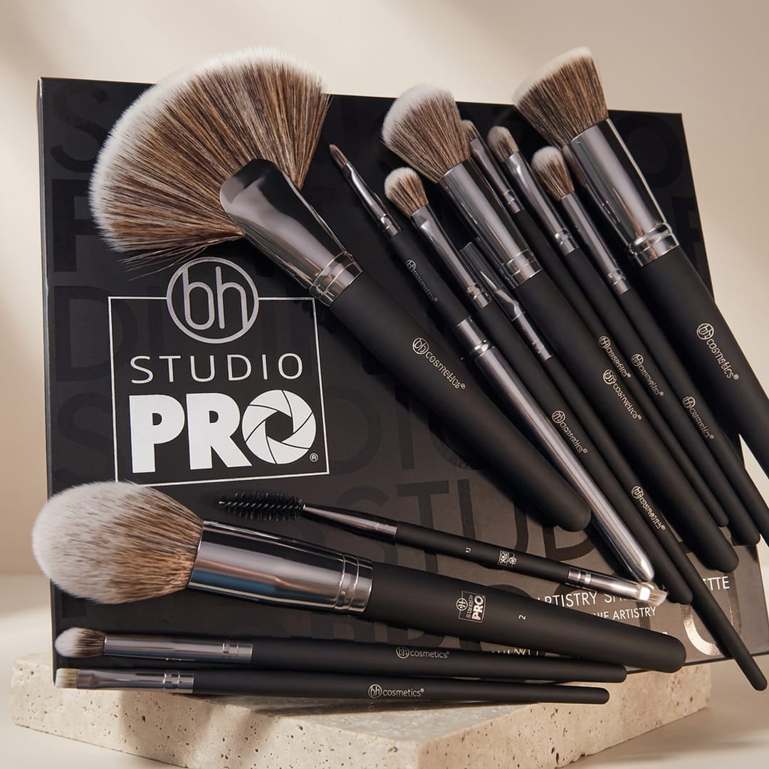 BH Studio Pro 13-Piece Professional Makeup Brush Set with Matte Black Handles